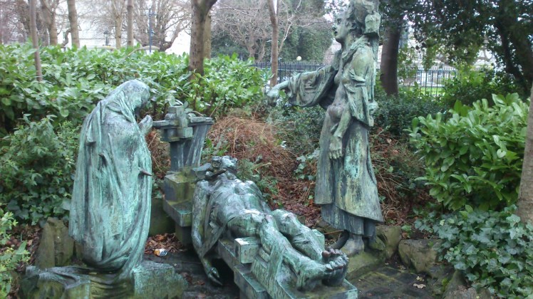 Essa eu não achei a plaquinha, mas parecia um mini massacre familiar.