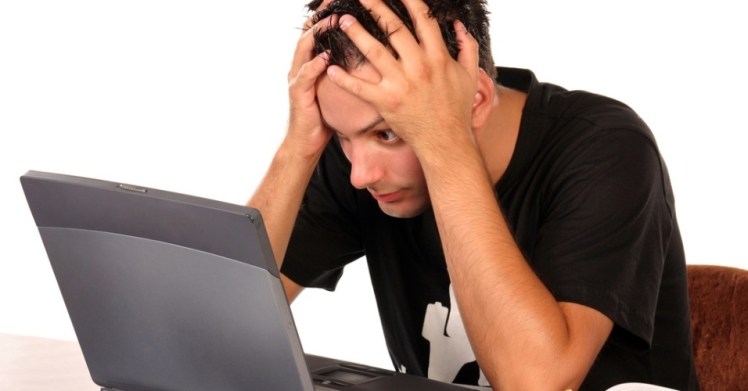 midia-indoor-tecnologia-notebook-laptop-negocio-trabalho-mouse-trabalhar-ocupacao-internet-computador-web-escritorio-profissional-comunicacao-emprego-estresse-preocupacao-1271083189413_956x500