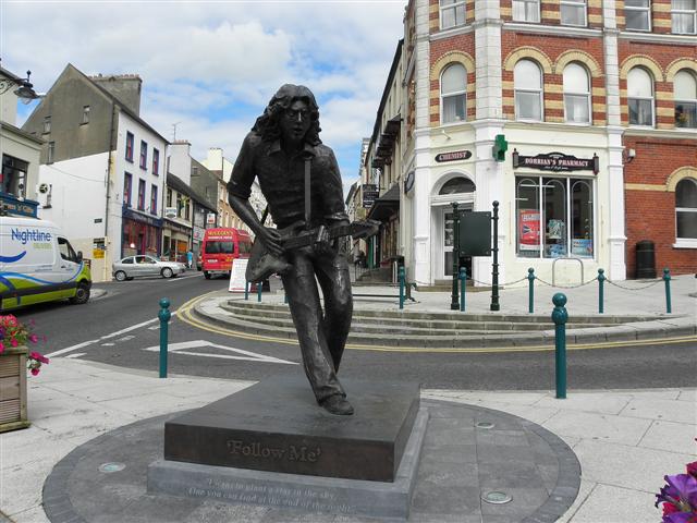 Estátua de Rory no centro de Ballyshannon
