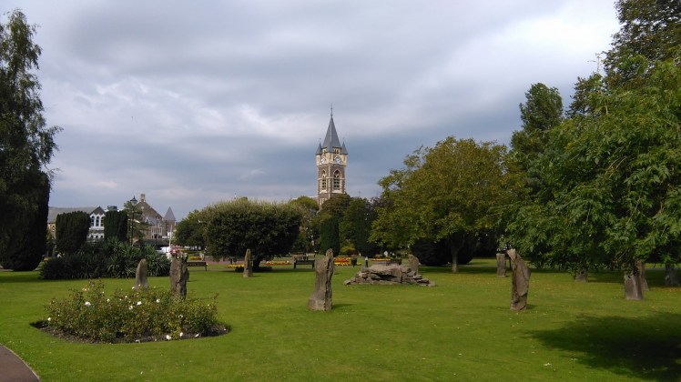 St. David's Church e Victoria Gardens