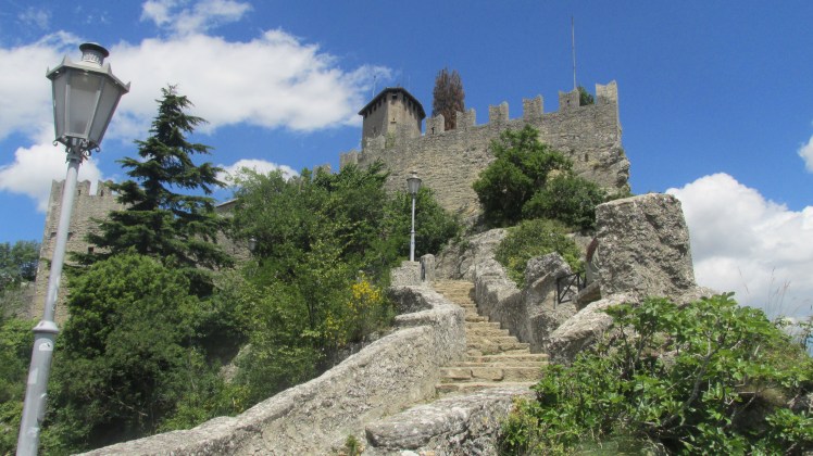 Muralha pra chegar na Seconda Torre